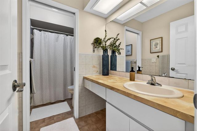 1700 GLEN LAKES BOULEVARD N, St Petersburg, FL 33702