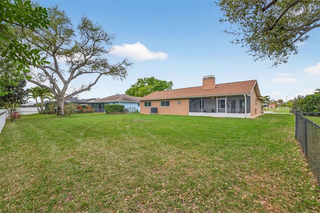 1700 GLEN LAKES BOULEVARD N, St Petersburg, FL 33702