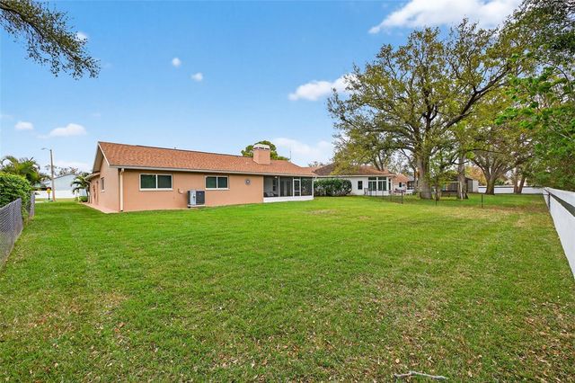 1700 GLEN LAKES BOULEVARD N, St Petersburg, FL 33702