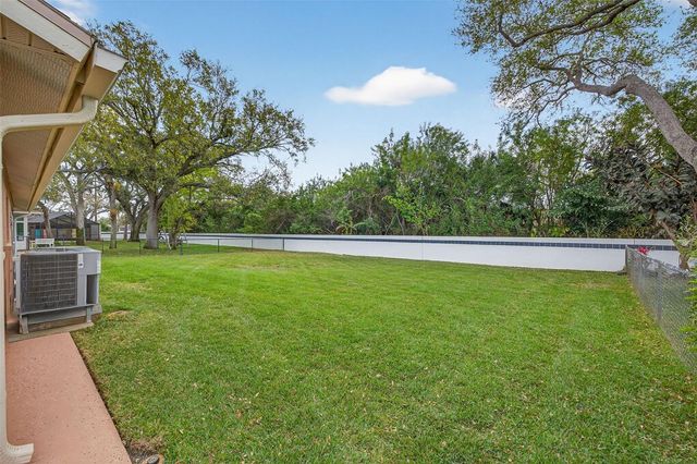 1700 GLEN LAKES BOULEVARD N, St Petersburg, FL 33702