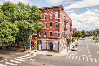 398-400 Main St, Holyoke, MA 01040