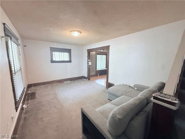 2132 10th Street SW, Akron, OH 44314
