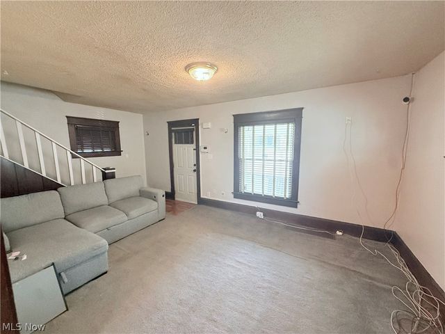 2132 10th Street SW, Akron, OH 44314