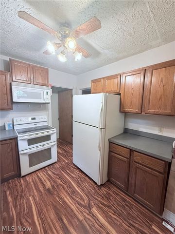 2132 10th Street SW, Akron, OH 44314