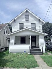 2132 10th Street SW, Akron, OH 44314