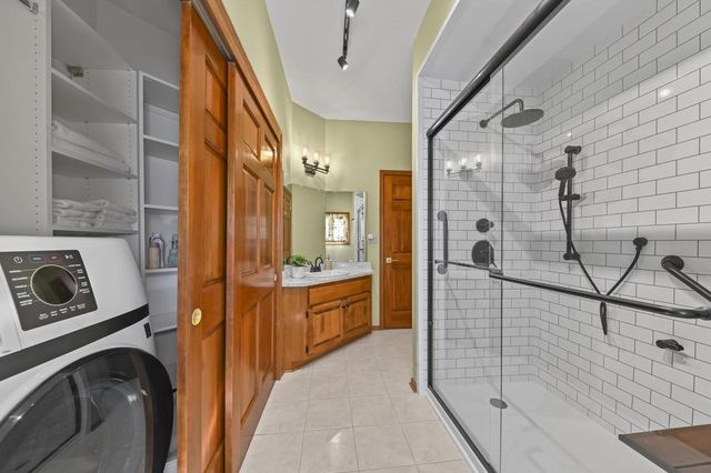 14220 W North Oak BOULEVARD, New Berlin, WI 53151