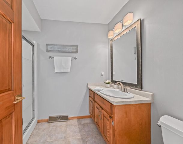 14220 W North Oak BOULEVARD, New Berlin, WI 53151