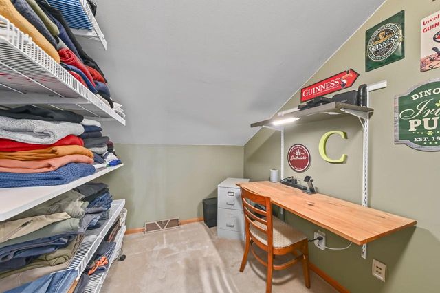 14220 W North Oak BOULEVARD, New Berlin, WI 53151