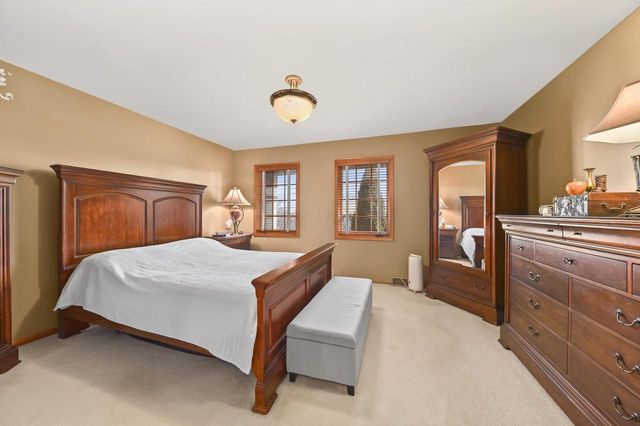 14220 W North Oak BOULEVARD, New Berlin, WI 53151