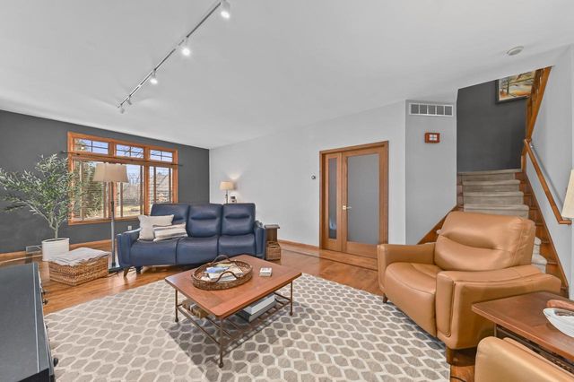 14220 W North Oak BOULEVARD, New Berlin, WI 53151