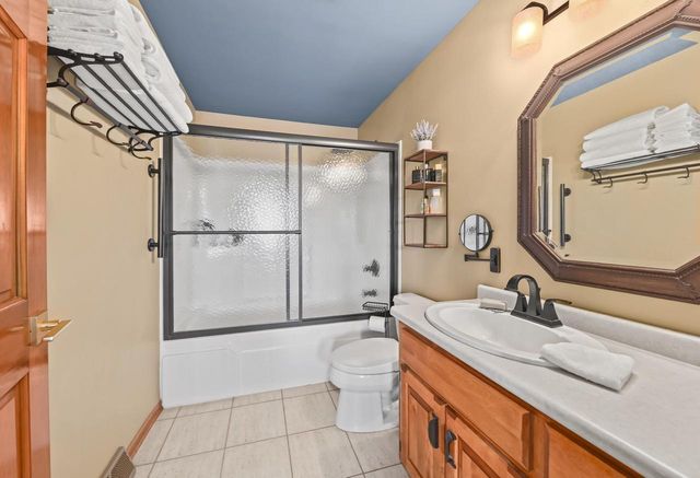 14220 W North Oak BOULEVARD, New Berlin, WI 53151