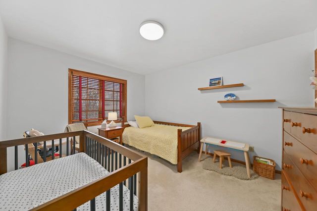 14220 W North Oak BOULEVARD, New Berlin, WI 53151