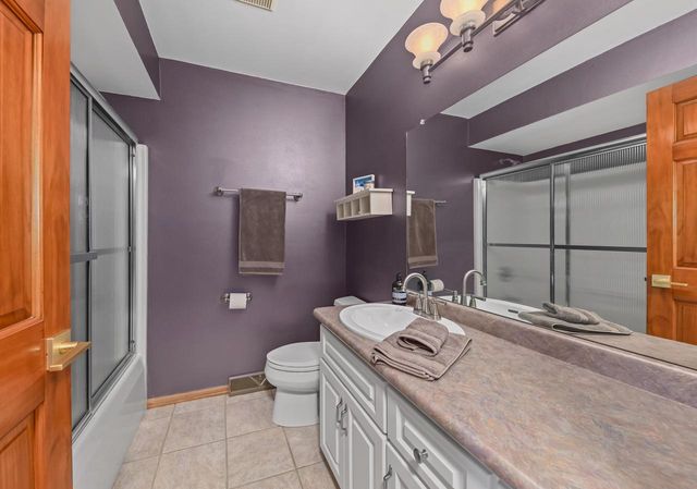 14220 W North Oak BOULEVARD, New Berlin, WI 53151