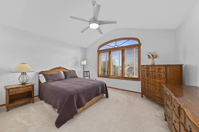 14220 W North Oak BOULEVARD, New Berlin, WI 53151