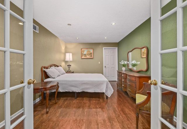 14220 W North Oak BOULEVARD, New Berlin, WI 53151