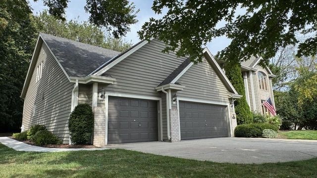 14220 W North Oak BOULEVARD, New Berlin, WI 53151