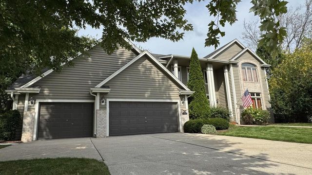 14220 W North Oak BOULEVARD, New Berlin, WI 53151