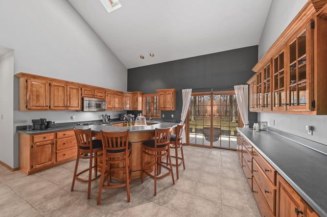 14220 W North Oak BOULEVARD, New Berlin, WI 53151