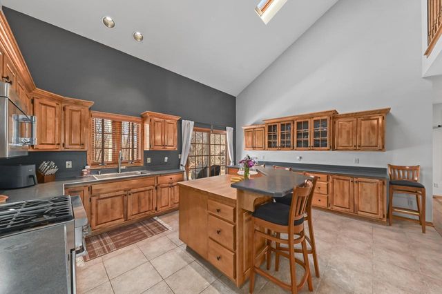 14220 W North Oak BOULEVARD, New Berlin, WI 53151