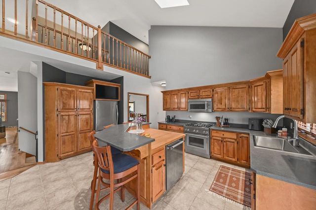 14220 W North Oak BOULEVARD, New Berlin, WI 53151