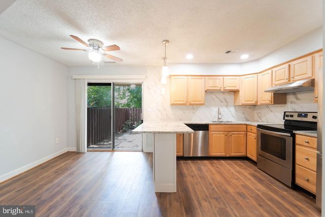 2221 SOUTHGATE SQ, Reston, VA 20191