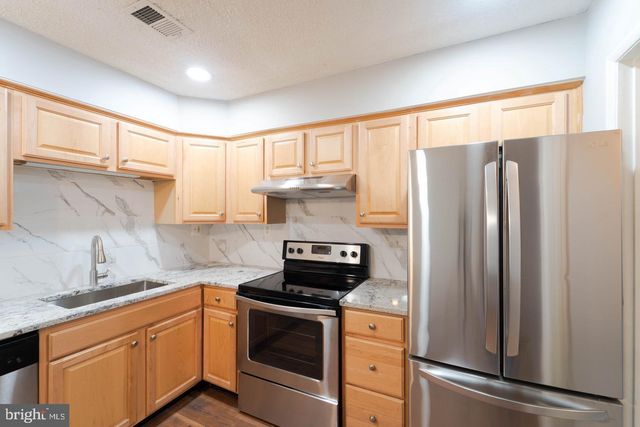 2221 SOUTHGATE SQ, Reston, VA 20191