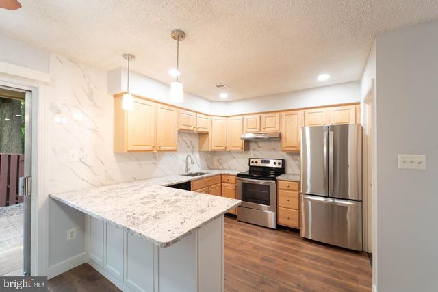 2221 SOUTHGATE SQ, Reston, VA 20191