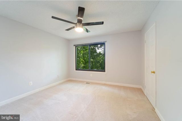 2221 SOUTHGATE SQ, Reston, VA 20191