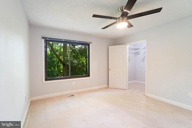 2221 SOUTHGATE SQ, Reston, VA 20191