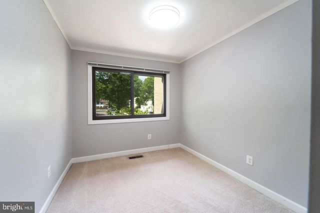 2221 SOUTHGATE SQ, Reston, VA 20191