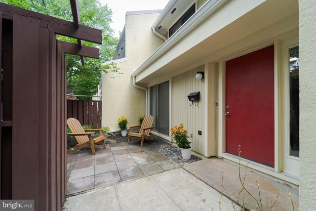 2221 SOUTHGATE SQ, Reston, VA 20191