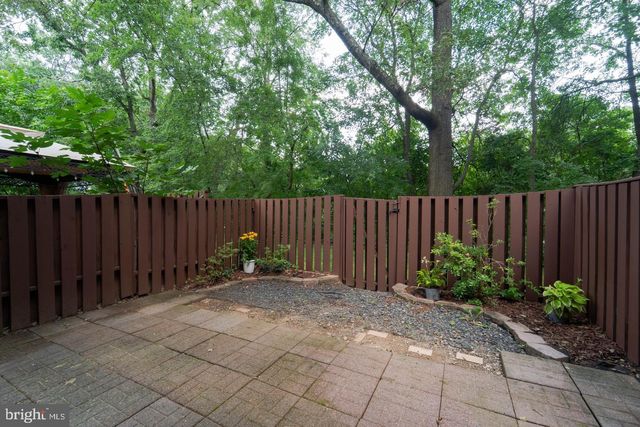 2221 SOUTHGATE SQ, Reston, VA 20191