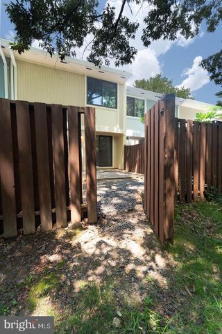 2221 SOUTHGATE SQ, Reston, VA 20191