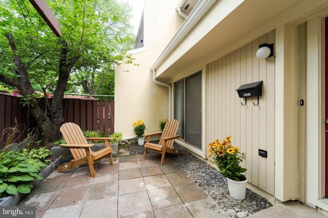 2221 SOUTHGATE SQ, Reston, VA 20191