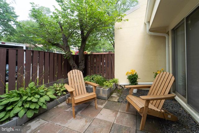 2221 SOUTHGATE SQ, Reston, VA 20191