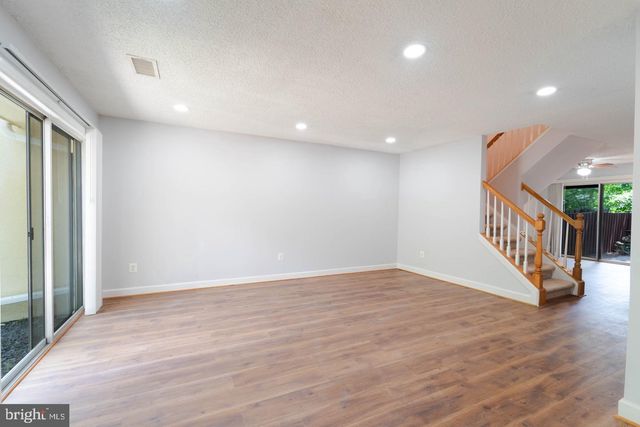 2221 SOUTHGATE SQ, Reston, VA 20191