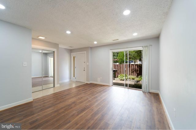2221 SOUTHGATE SQ, Reston, VA 20191