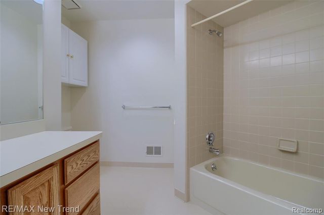 38309 Golfview Drive, Farmington Hills, MI 48331