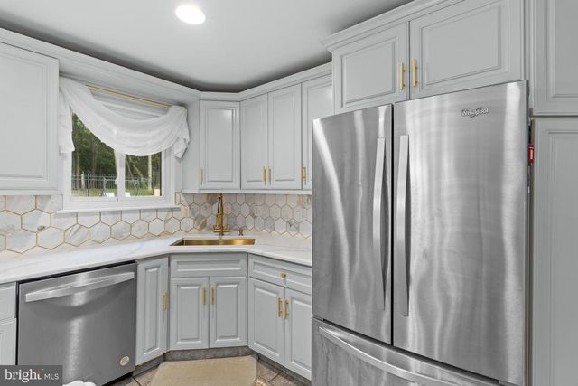 40 CHIPPENHAM DR, Voorhees, NJ 08043