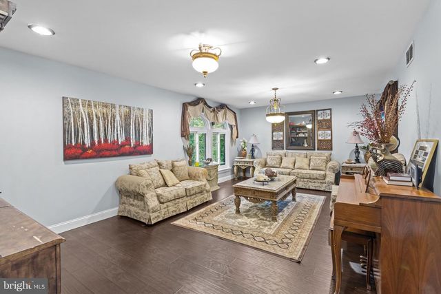 40 CHIPPENHAM DR, Voorhees, NJ 08043