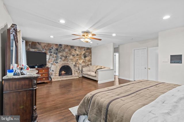 40 CHIPPENHAM DR, Voorhees, NJ 08043
