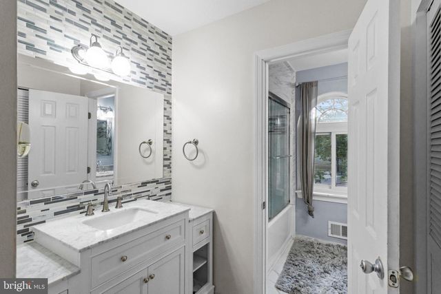 40 CHIPPENHAM DR, Voorhees, NJ 08043