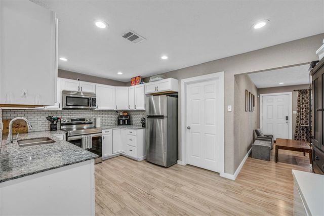 6918 SW Forest Ave, Lawton, OK 73505