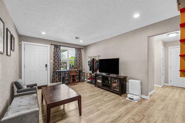 6918 SW Forest Ave, Lawton, OK 73505