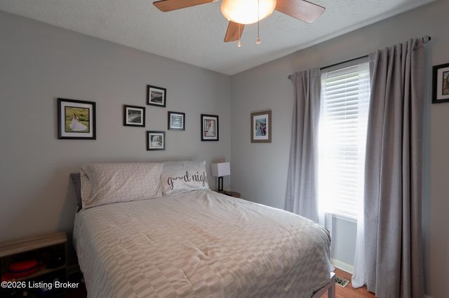 264 Forest Ridge Dr, Mt Washington, KY 40047