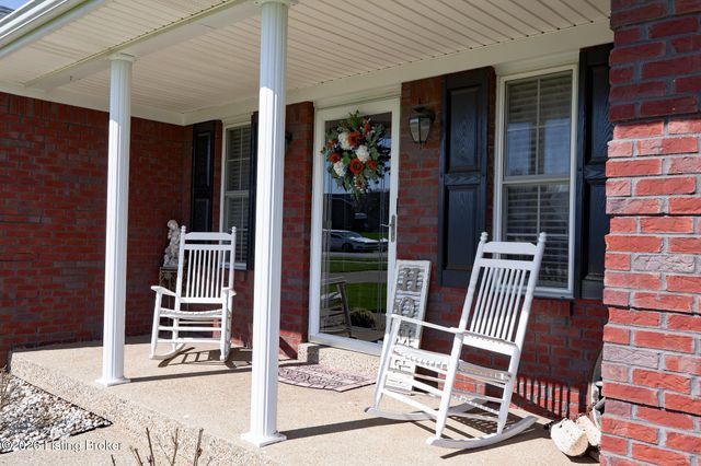 264 Forest Ridge Dr, Mt Washington, KY 40047