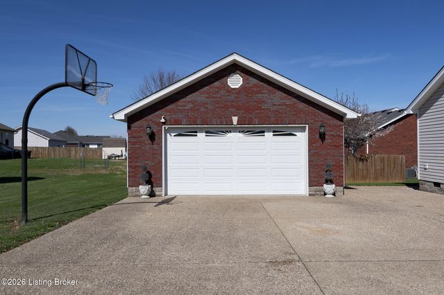 264 Forest Ridge Dr, Mt Washington, KY 40047