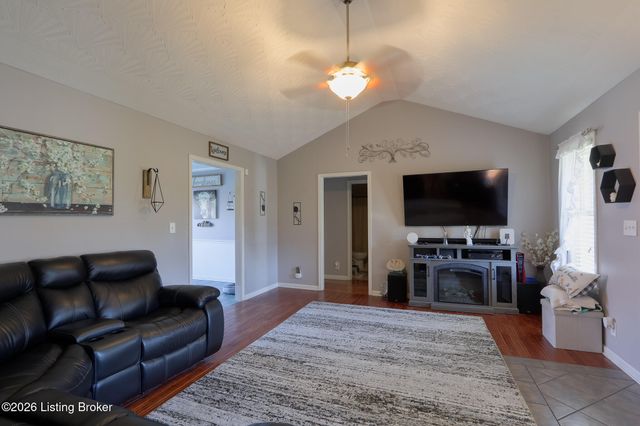 264 Forest Ridge Dr, Mt Washington, KY 40047