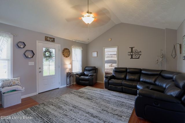 264 Forest Ridge Dr, Mt Washington, KY 40047