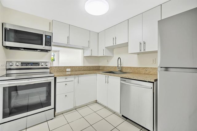 10525 SW 112th Avenue 113, Miami, FL 33176